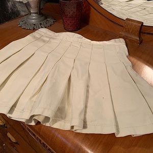 Pleated Aline short pale yellow skort